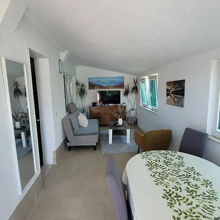 Anita * تروغير